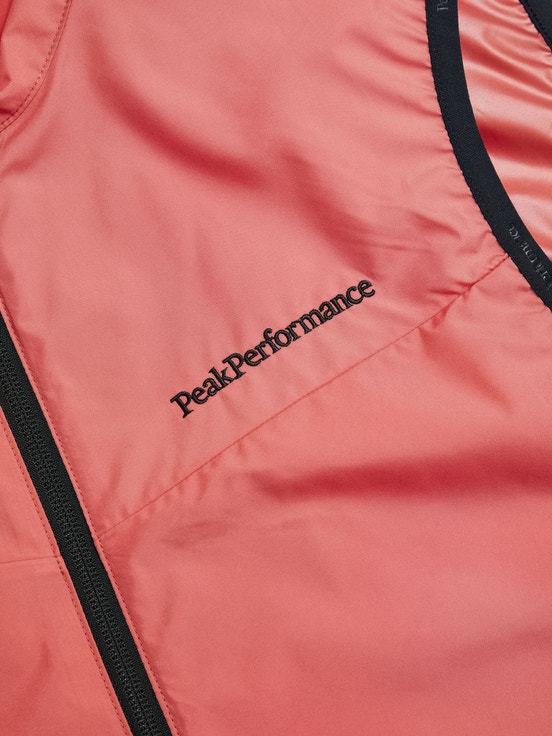 Coral Men Peak Performance Meadow Wind Vest | US-MLOQK6105